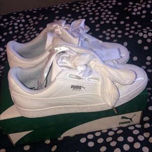 Women’s tennis shoes